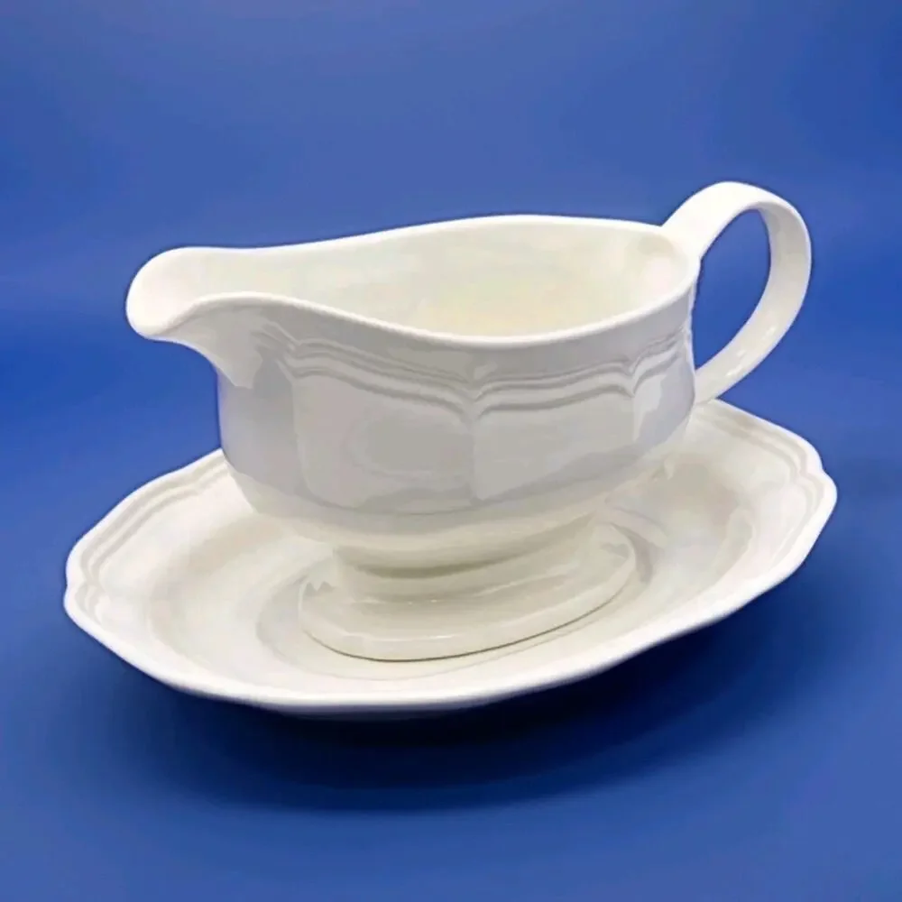 Mikasa French Countryside White Gravy Boat and Underplate F 9000 SHIPS FAST - Picture 3 of 16